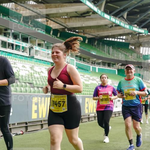 13.09.2026 - 21. swb-Marathon Bremen Michael Burmester http://msf.ph/oto/10426631 13.09.2026 10:49:53 Laufen im Stadion 10407, 10413, 10627, 10667, 10710, 10754, 11031, 11254, 11266, 11541, 11712, 11780, 11851, 11942, 11980, 12440, 12542, 10137, 10161, 10202, 10242, 10349, 10430, 10472, 10524, 10535, 10651, 10895, 10933, 10970, 11050, 11181, 11200, 11244, 11296, 11309, 11367, 11457, 11529, 11530, 11546, 11573, 11574, 11579, 11639, 11675, 11709, 11760, 11821, 12153, 12177, 12178 meine-sportfotos.de