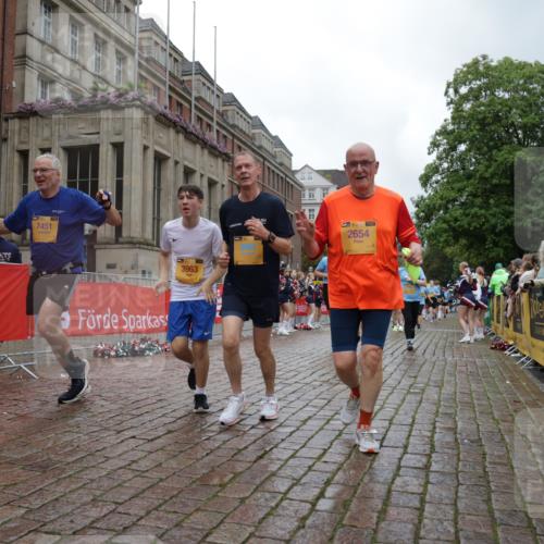 13.09.2026 - Kiel Lauf Yannick Fuchs http://msf.ph/oto/10426638 13.09.2026 11:04:50 Ziel 711, 1056, 1228, 1289, 1431, 1861, 2804, 4211, 4391, 5963, 6443, 6752, 8697, 9647, 10016, 10217, 10484, 10593, 11906, 11948, 12406, 12438, 12472, 567, 1554, 2298, 2654, 2662, 2750, 2758, 3140, 3141, 3195, 3961, 3963, 4155, 4200, 4758, 4759, 4870, 6010, 6310, 6962, 6963, 7157, 7451, 7686, 8697, 8835, 8950, 8951, 8956, 9067, 9667, 9806, 9815, 9818, 9980, 9987, 11050, 12179, 12252, 12826, 1186, 2093, 2142, 2308, 4262, 5002, 3963 meine-sportfotos.de