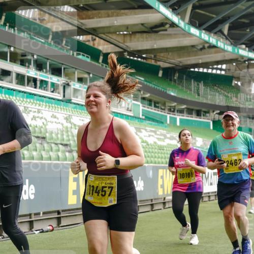 13.09.2026 - 21. swb-Marathon Bremen Michael Burmester http://msf.ph/oto/10426641 13.09.2026 10:49:53 Laufen im Stadion 10407, 10413, 10627, 10667, 10710, 10754, 11031, 11254, 11266, 11541, 11712, 11780, 11851, 11942, 11980, 12440, 12542, 10137, 10161, 10202, 10242, 10349, 10430, 10472, 10524, 10535, 10651, 10895, 10933, 10970, 11050, 11181, 11200, 11244, 11296, 11309, 11367, 11457, 11529, 11530, 11546, 11573, 11574, 11579, 11639, 11675, 11709, 11760, 11821, 12153, 12177, 12178 meine-sportfotos.de