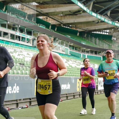 13.09.2026 - 21. swb-Marathon Bremen Michael Burmester http://msf.ph/oto/10426649 13.09.2026 10:49:53 Laufen im Stadion 10407, 10413, 10627, 10667, 10710, 10754, 11031, 11254, 11266, 11541, 11712, 11780, 11851, 11942, 11980, 12440, 12542, 10137, 10161, 10202, 10242, 10349, 10430, 10472, 10524, 10535, 10651, 10895, 10933, 10970, 11050, 11181, 11200, 11244, 11296, 11309, 11367, 11457, 11529, 11530, 11546, 11573, 11574, 11579, 11639, 11675, 11709, 11760, 11821, 12153, 12177, 12178 meine-sportfotos.de