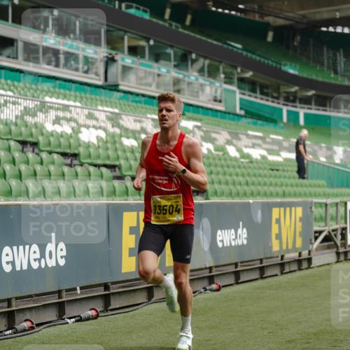 13.09.2026 - 21. swb-Marathon Bremen Michael Burmester http://msf.ph/oto/10426655 13.09.2026 10:17:07 Laufen im Stadion 10597, 12272, 12458, 13501, 13504, 13510, 13515, 13517, 13522, 13542, 13547, 13561, 13567, 13569, 13576, 13579, 13603, 13604, 13623, 13635 meine-sportfotos.de