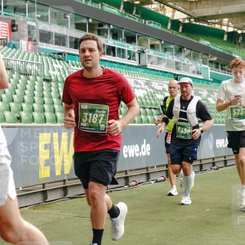 13.09.2026 - 21. swb-Marathon Bremen Michael Burmester http://msf.ph/oto/10426699 13.09.2026 13:02:16 Laufen im Stadion 150, 242, 282, 318, 440, 531, 687, 722, 930, 936, 946, 1006, 1067, 1163, 1250, 1436, 1448, 1460, 1582, 1611, 1896, 2033, 2047, 2062, 2276, 2292, 2345, 2364, 2370, 2378, 2409, 2421, 2485, 2491, 2513, 2560, 2561, 2627, 2638, 2666, 2668, 2779, 2900, 2987, 3013, 3044, 3114, 3163, 3164, 3187, 3248, 3258, 3294, 3334, 3372, 3374, 3375, 3392, 3496, 3524, 3526, 3527, 3576, 3585, 3603, 3667, 3721, 3806, 3852, 3893, 3938, 3970, 3983, 4000, 4077, 4133, 4506, 4558 meine-sportfotos.de