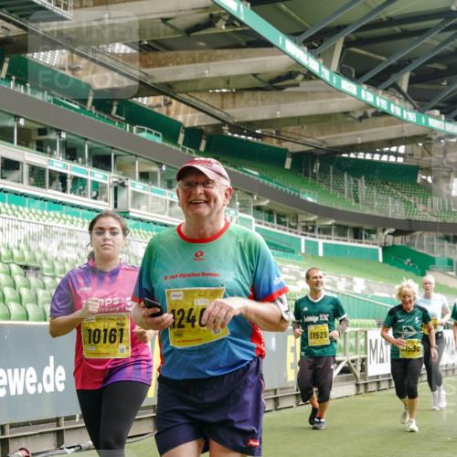 13.09.2026 - 21. swb-Marathon Bremen Michael Burmester http://msf.ph/oto/10426700 13.09.2026 10:49:55 Laufen im Stadion 10413, 10627, 10667, 10710, 10754, 11031, 11254, 11266, 11541, 11712, 11780, 11851, 11942, 11980, 12440, 10137, 10161, 10202, 10242, 10349, 10430, 10472, 10524, 10535, 10651, 10895, 10933, 10970, 11050, 11181, 11244, 11296, 11309, 11367, 11457, 11529, 11530, 11546, 11573, 11574, 11579, 11639, 11675, 11709, 11760, 11821, 12153, 12177, 12178 meine-sportfotos.de