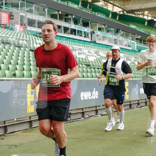 13.09.2026 - 21. swb-Marathon Bremen Michael Burmester http://msf.ph/oto/10426712 13.09.2026 13:02:16 Laufen im Stadion 150, 242, 282, 318, 440, 531, 687, 722, 930, 936, 946, 1006, 1067, 1163, 1250, 1436, 1448, 1460, 1582, 1611, 1896, 2033, 2047, 2062, 2276, 2292, 2345, 2364, 2370, 2378, 2409, 2421, 2485, 2491, 2513, 2560, 2561, 2627, 2638, 2666, 2668, 2779, 2900, 2987, 3013, 3044, 3114, 3163, 3164, 3187, 3248, 3258, 3294, 3334, 3372, 3374, 3375, 3392, 3496, 3524, 3526, 3527, 3576, 3585, 3603, 3667, 3721, 3806, 3852, 3893, 3938, 3970, 3983, 4000, 4077, 4133, 4506, 4558 meine-sportfotos.de