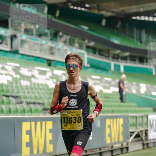 13.09.2026 - 21. swb-Marathon Bremen Michael Burmester http://msf.ph/oto/10426747 13.09.2026 10:17:15 Laufen im Stadion 10597, 12272, 12458, 13501, 13504, 13510, 13515, 13517, 13522, 13542, 13547, 13561, 13567, 13569, 13576, 13579, 13603, 13604, 13623, 13630, 13635 meine-sportfotos.de