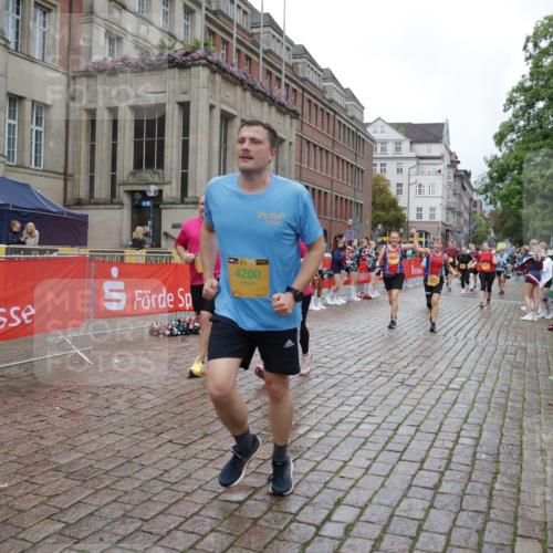 13.09.2026 - Kiel Lauf Yannick Fuchs http://msf.ph/oto/10426768 13.09.2026 11:05:09 Ziel 1186, 2142, 2308, 3159, 4262, 5002, 5021, 8124, 9330, 9605, 10003, 10138, 711, 1056, 1228, 1289, 1431, 1861, 2093, 2804, 4200, 4211, 4391, 4758, 4759, 5963, 6393, 6443, 6752, 8149, 8697, 8950, 8951, 9647, 9815, 9818, 10016, 10217, 10484, 10593, 10679, 11906, 11948, 12252, 12406, 12438, 12472, 1476, 1491, 2070, 3122, 3284, 3421, 6447, 7386, 7716, 7860, 8334, 8949, 10133, 11094, 11160, 11341, 567, 2298, 2758, 4200, 4758, 4759, 8950, 8951, 9667, 12826 meine-sportfotos.de