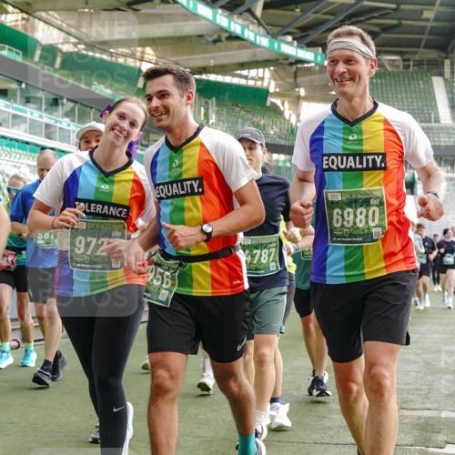 13.09.2026 - 21. swb-Marathon Bremen Michael Burmester http://msf.ph/oto/10426817 13.09.2026 13:25:21 Laufen im Stadion 213, 294, 505, 530, 543, 548, 645, 723, 739, 743, 752, 815, 818, 966, 1273, 1283, 1410, 1443, 1459, 1463, 1471, 1487, 1491, 1504, 1515, 1530, 1561, 1618, 1744, 1828, 1830, 1944, 1953, 2058, 2059, 2095, 2211, 2252, 2267, 2271, 2298, 2308, 2312, 2323, 2354, 2382, 2384, 2465, 2483, 2497, 2506, 2554, 2571, 2591, 2644, 2656, 2675, 2752, 2762, 2776, 2833, 2878, 2896, 2981, 3005, 3062, 3097, 3142, 3172, 3211, 3259, 3298, 3306, 3312, 3329, 3381, 3390, 3433 meine-sportfotos.de