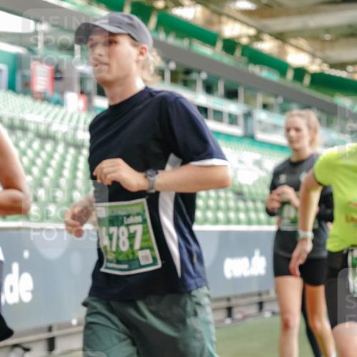 13.09.2026 - 21. swb-Marathon Bremen Michael Burmester http://msf.ph/oto/10426850 13.09.2026 13:25:23 Laufen im Stadion 213, 294, 505, 530, 543, 548, 645, 723, 739, 752, 815, 818, 966, 1273, 1283, 1410, 1443, 1459, 1463, 1471, 1487, 1491, 1504, 1515, 1530, 1561, 1618, 1744, 1828, 1830, 1944, 1953, 2058, 2059, 2095, 2211, 2252, 2267, 2271, 2298, 2308, 2312, 2323, 2354, 2382, 2384, 2465, 2483, 2497, 2506, 2554, 2571, 2591, 2644, 2656, 2675, 2752, 2762, 2776, 2833, 2878, 2896, 2970, 2981, 3005, 3062, 3097, 3142, 3172, 3211, 3259, 3298, 3306, 3312, 3329, 3381, 3390, 3433 meine-sportfotos.de