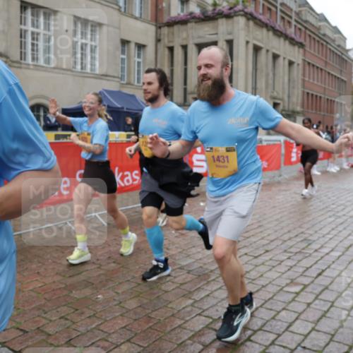 13.09.2026 - Kiel Lauf Yannick Fuchs http://msf.ph/oto/10426852 13.09.2026 11:05:19 Ziel 1476, 2070, 3122, 3159, 3284, 6447, 7386, 7716, 7860, 8124, 8949, 10133, 11094, 11341, 1056, 1186, 1289, 1431, 1861, 2093, 2142, 2308, 2804, 4211, 4262, 4391, 5002, 5021, 5963, 6393, 6443, 6752, 8149, 9330, 9605, 9647, 10003, 10138, 10217, 10484, 10679, 11906, 11948, 12406, 12472, 1491, 2365, 3352, 3421, 4979, 5888, 5909, 5954, 6162, 7899, 8334, 9480, 9589, 9747, 10599, 11160, 11618, 711, 1228, 1289, 1431, 5963, 6443, 6752, 8697 meine-sportfotos.de