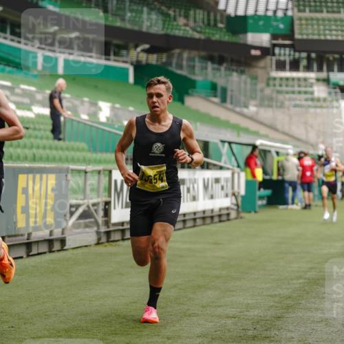 13.09.2026 - 21. swb-Marathon Bremen Michael Burmester http://msf.ph/oto/10426911 13.09.2026 10:17:31 Laufen im Stadion 10597, 12272, 12457, 12458, 13501, 13504, 13510, 13515, 13517, 13522, 13542, 13547, 13554, 13561, 13567, 13569, 13571, 13572, 13576, 13579, 13602, 13603, 13604, 13623, 13630, 13635, 13643 meine-sportfotos.de
