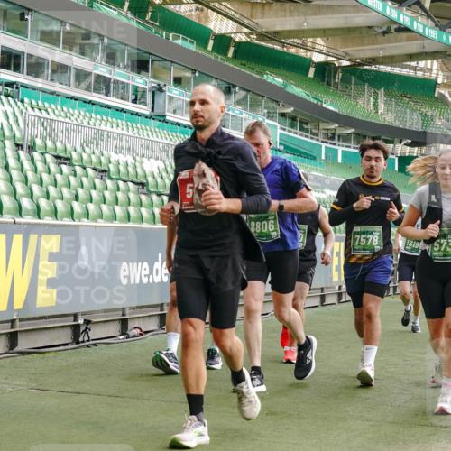 13.09.2026 - 21. swb-Marathon Bremen Michael Burmester http://msf.ph/oto/10426936 13.09.2026 13:25:26 Laufen im Stadion 213, 294, 505, 530, 543, 548, 645, 723, 739, 752, 815, 818, 966, 1273, 1283, 1410, 1443, 1459, 1463, 1471, 1487, 1491, 1504, 1515, 1530, 1561, 1618, 1744, 1828, 1830, 1944, 1953, 2058, 2059, 2095, 2211, 2252, 2267, 2271, 2298, 2308, 2312, 2323, 2354, 2382, 2384, 2465, 2483, 2497, 2506, 2508, 2554, 2558, 2571, 2591, 2644, 2656, 2675, 2752, 2762, 2776, 2833, 2878, 2896, 2970, 2981, 3005, 3062, 3097, 3142, 3172, 3211, 3259, 3298, 3306, 3312, 3329, 3381, 3390, 3433 meine-sportfotos.de