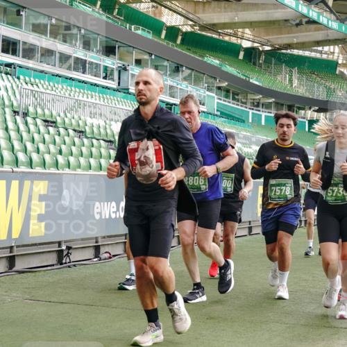 13.09.2026 - 21. swb-Marathon Bremen Michael Burmester http://msf.ph/oto/10426946 13.09.2026 13:25:26 Laufen im Stadion 213, 294, 505, 530, 543, 548, 645, 723, 739, 752, 815, 818, 966, 1273, 1283, 1410, 1443, 1459, 1463, 1471, 1487, 1491, 1504, 1515, 1530, 1561, 1618, 1744, 1828, 1830, 1944, 1953, 2058, 2059, 2095, 2211, 2252, 2267, 2271, 2298, 2308, 2312, 2323, 2354, 2382, 2384, 2465, 2483, 2497, 2506, 2508, 2554, 2558, 2571, 2591, 2644, 2656, 2675, 2752, 2762, 2776, 2833, 2878, 2896, 2970, 2981, 3005, 3062, 3097, 3142, 3172, 3211, 3259, 3298, 3306, 3312, 3329, 3381, 3390, 3433 meine-sportfotos.de