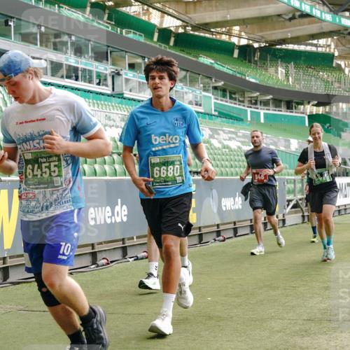 13.09.2026 - 21. swb-Marathon Bremen Michael Burmester http://msf.ph/oto/10426959 13.09.2026 13:02:21 Laufen im Stadion 150, 282, 318, 440, 531, 722, 930, 936, 946, 1006, 1067, 1163, 1250, 1436, 1448, 1460, 1582, 1611, 1896, 2033, 2047, 2062, 2276, 2292, 2345, 2364, 2370, 2378, 2421, 2491, 2513, 2561, 2627, 2638, 2666, 2668, 2779, 2900, 2987, 3013, 3044, 3114, 3163, 3164, 3187, 3248, 3258, 3294, 3334, 3372, 3374, 3375, 3392, 3460, 3496, 3526, 3527, 3576, 3585, 3603, 3667, 3721, 3806, 3852, 3893, 3938, 3970, 3983, 4000, 4077, 4133, 4506, 4558 meine-sportfotos.de