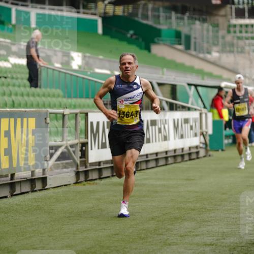 13.09.2026 - 21. swb-Marathon Bremen Michael Burmester http://msf.ph/oto/10426966 13.09.2026 10:17:36 Laufen im Stadion 10597, 12272, 12457, 12458, 13501, 13504, 13510, 13515, 13517, 13522, 13542, 13543, 13547, 13554, 13561, 13567, 13569, 13571, 13572, 13576, 13579, 13582, 13602, 13603, 13604, 13623, 13630, 13635, 13643 meine-sportfotos.de