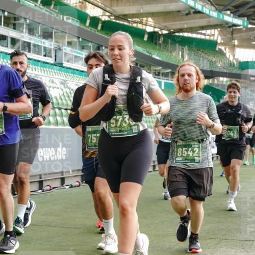13.09.2026 - 21. swb-Marathon Bremen Michael Burmester http://msf.ph/oto/10426968 13.09.2026 13:25:27 Laufen im Stadion 213, 294, 505, 530, 543, 548, 645, 723, 739, 752, 815, 818, 966, 1273, 1283, 1410, 1443, 1459, 1463, 1471, 1487, 1491, 1504, 1515, 1530, 1561, 1618, 1744, 1828, 1830, 1944, 1953, 2058, 2059, 2095, 2211, 2252, 2267, 2271, 2298, 2308, 2312, 2323, 2354, 2382, 2384, 2483, 2497, 2506, 2508, 2554, 2558, 2571, 2591, 2644, 2656, 2675, 2752, 2762, 2776, 2833, 2878, 2896, 2970, 2981, 3005, 3062, 3097, 3142, 3172, 3211, 3259, 3298, 3306, 3312, 3329, 3381, 3390, 3433 meine-sportfotos.de