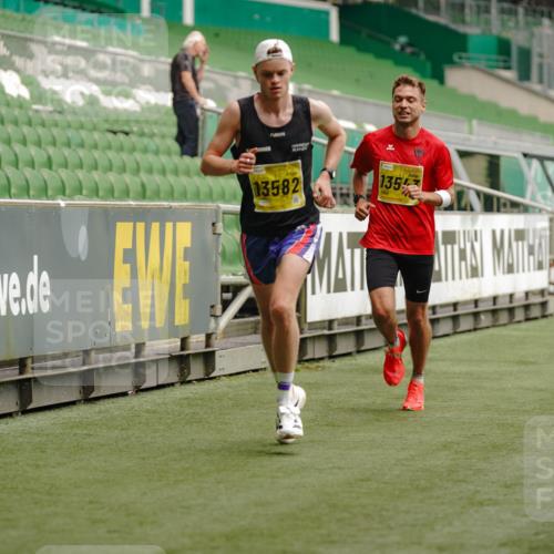 13.09.2026 - 21. swb-Marathon Bremen Michael Burmester http://msf.ph/oto/10427028 13.09.2026 10:17:39 Laufen im Stadion 10597, 12272, 12457, 12458, 13501, 13504, 13510, 13515, 13517, 13522, 13542, 13543, 13547, 13554, 13561, 13567, 13569, 13571, 13572, 13576, 13579, 13582, 13602, 13603, 13604, 13623, 13630, 13635, 13643 meine-sportfotos.de