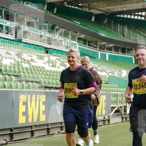 13.09.2026 - 21. swb-Marathon Bremen Michael Burmester http://msf.ph/oto/10427052 13.09.2026 10:50:41 Laufen im Stadion 10533, 10534, 10573, 10627, 10667, 10710, 11031, 11266, 11352, 11496, 11712, 11780, 11807, 12377, 12408, 12440, 12535, 10161, 10264, 10349, 10535, 10895, 10933, 10970, 11050, 11104, 11262, 11296, 11443, 11457, 11529, 11530, 11546, 11573, 11579, 11639, 11663, 11675, 11698, 11760, 12157, 12340, 12444 meine-sportfotos.de