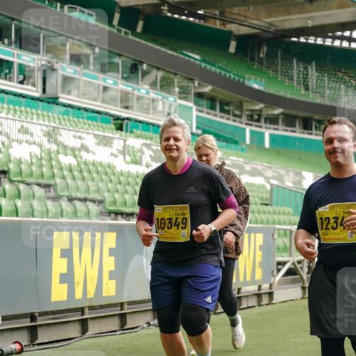 13.09.2026 - 21. swb-Marathon Bremen Michael Burmester http://msf.ph/oto/10427060 13.09.2026 10:50:41 Laufen im Stadion 10533, 10534, 10573, 10627, 10667, 10710, 11031, 11266, 11352, 11496, 11712, 11780, 11807, 12377, 12408, 12440, 12535, 10161, 10264, 10349, 10535, 10895, 10933, 10970, 11050, 11104, 11262, 11296, 11443, 11457, 11529, 11530, 11546, 11573, 11579, 11639, 11663, 11675, 11698, 11760, 12157, 12340, 12444 meine-sportfotos.de
