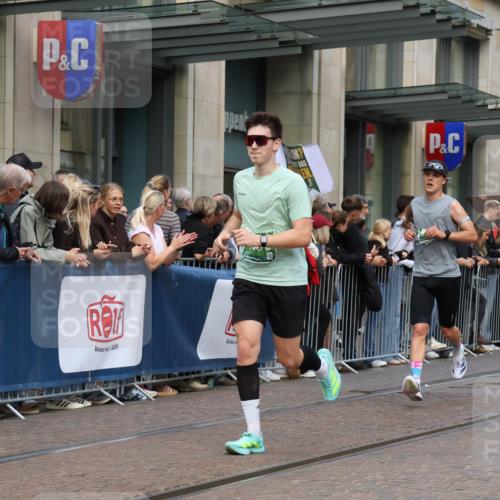 13.09.2026 - 21. swb-Marathon Bremen Strokosch-Dieckow http://msf.ph/oto/10427165 13.09.2026 13:07:01 Ziel 1540, 1863, 2706, 3043, 3118, 4743, 4808, 6053, 7636, 7876, 8060, 8098, 8467, 8980, 9927, 521, 749, 788, 1009, 3127, 3794, 3973, 4574, 5238, 6784, 6951, 8580, 8888, 9708 meine-sportfotos.de