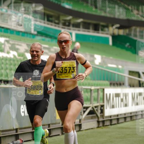 13.09.2026 - 21. swb-Marathon Bremen Michael Burmester http://msf.ph/oto/10427212 13.09.2026 10:17:59 Laufen im Stadion 10597, 12457, 12458, 13501, 13504, 13510, 13515, 13517, 13522, 13533, 13536, 13542, 13543, 13554, 13561, 13564, 13569, 13571, 13572, 13573, 13576, 13579, 13582, 13602, 13603, 13604, 13623, 13630, 13632, 13635, 13639, 13643, 13525 meine-sportfotos.de