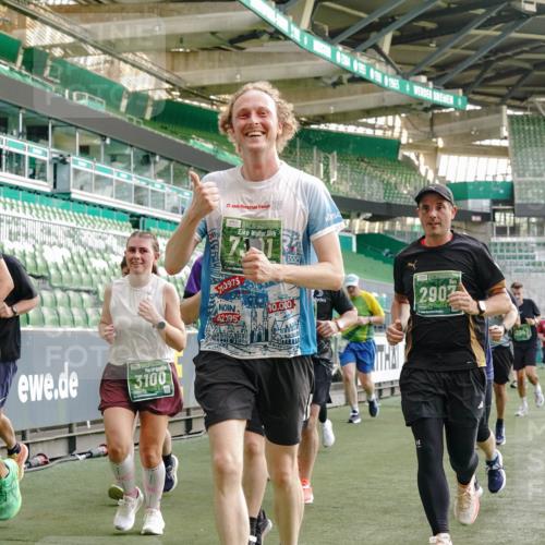 13.09.2026 - 21. swb-Marathon Bremen Michael Burmester http://msf.ph/oto/10427215 13.09.2026 13:25:35 Laufen im Stadion 202, 213, 294, 505, 530, 543, 548, 645, 723, 752, 815, 818, 966, 1283, 1410, 1443, 1459, 1463, 1471, 1473, 1487, 1491, 1504, 1515, 1530, 1561, 1618, 1744, 1828, 1830, 1953, 2058, 2059, 2095, 2211, 2267, 2271, 2298, 2308, 2312, 2323, 2354, 2382, 2384, 2483, 2497, 2506, 2508, 2554, 2558, 2571, 2591, 2592, 2644, 2656, 2675, 2752, 2762, 2776, 2833, 2878, 2896, 2970, 2981, 3005, 3047, 3062, 3097, 3142, 3172, 3211, 3259, 3298, 3306, 3329, 3359, 3381, 3390, 3433 meine-sportfotos.de