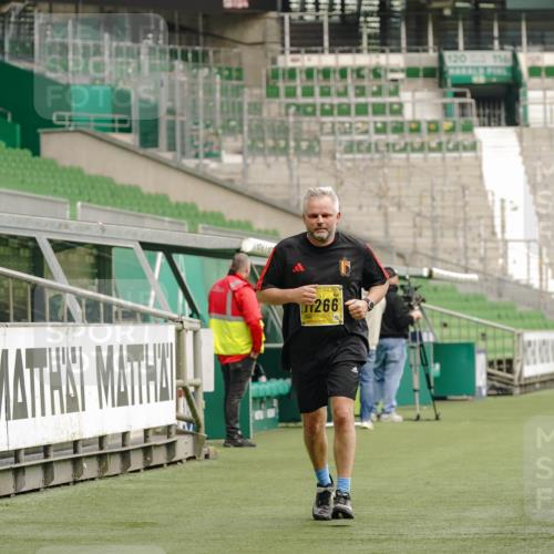 13.09.2026 - 21. swb-Marathon Bremen Michael Burmester http://msf.ph/oto/10427231 13.09.2026 10:51:03 Laufen im Stadion 10533, 10534, 10573, 10627, 10650, 10667, 10710, 10968, 11031, 11195, 11266, 11352, 11496, 11780, 11807, 12377, 12408, 12440, 12535, 10161, 10264, 10292, 10349, 10407, 10440, 10535, 10732, 10789, 10895, 10925, 10933, 10970, 11104, 11262, 11423, 11443, 11457, 11530, 11573, 11579, 11639, 11663, 11698, 12083, 12157, 12340, 12444, 12471, 12472, 12542, 12561 meine-sportfotos.de