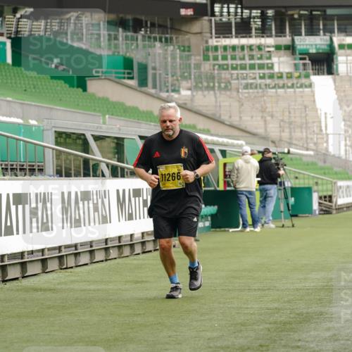 13.09.2026 - 21. swb-Marathon Bremen Michael Burmester http://msf.ph/oto/10427238 13.09.2026 10:51:04 Laufen im Stadion 10533, 10534, 10573, 10627, 10650, 10667, 10710, 10968, 11025, 11031, 11195, 11266, 11352, 11496, 11780, 11807, 12377, 12408, 12440, 12535, 10161, 10264, 10292, 10349, 10407, 10440, 10535, 10732, 10789, 10895, 10925, 10933, 10970, 11104, 11262, 11423, 11443, 11457, 11530, 11573, 11579, 11639, 11663, 11698, 12083, 12157, 12340, 12444, 12471, 12472, 12542, 12561 meine-sportfotos.de