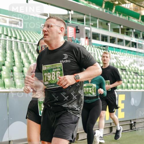 13.09.2026 - 21. swb-Marathon Bremen Michael Burmester http://msf.ph/oto/10427284 13.09.2026 13:25:39 Laufen im Stadion 202, 213, 294, 505, 530, 543, 548, 645, 723, 752, 815, 818, 966, 1283, 1410, 1443, 1459, 1463, 1473, 1487, 1491, 1504, 1515, 1530, 1561, 1618, 1744, 1828, 1830, 1953, 2058, 2059, 2095, 2211, 2267, 2271, 2298, 2308, 2312, 2323, 2354, 2382, 2384, 2483, 2497, 2506, 2508, 2554, 2558, 2591, 2592, 2644, 2656, 2675, 2752, 2762, 2817, 2833, 2878, 2896, 2970, 2981, 3005, 3047, 3062, 3097, 3142, 3172, 3211, 3259, 3298, 3306, 3329, 3359, 3381, 3390, 3433 meine-sportfotos.de