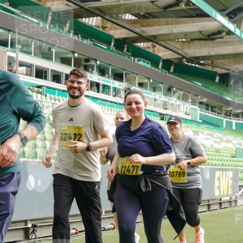 13.09.2026 - 21. swb-Marathon Bremen Michael Burmester http://msf.ph/oto/10427436 13.09.2026 10:51:42 Laufen im Stadion 10387, 10533, 10534, 10573, 10627, 10650, 10967, 10968, 11017, 11025, 11161, 11195, 11266, 11341, 11352, 11444, 11496, 11538, 11807, 12377, 12408, 12535, 12546, 10264, 10292, 10407, 10440, 10732, 10754, 10789, 10925, 11104, 11262, 11423, 11443, 11541, 11663, 11698, 11980, 12083, 12157, 12340, 12444, 12471, 12472, 12542, 12561 meine-sportfotos.de