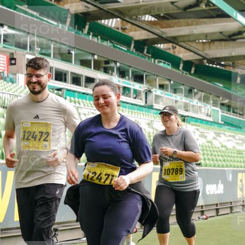 13.09.2026 - 21. swb-Marathon Bremen Michael Burmester http://msf.ph/oto/10427450 13.09.2026 10:51:42 Laufen im Stadion 10387, 10533, 10534, 10573, 10627, 10650, 10967, 10968, 11017, 11025, 11161, 11195, 11266, 11341, 11352, 11444, 11496, 11538, 11807, 12377, 12408, 12535, 12546, 10264, 10292, 10407, 10440, 10732, 10754, 10789, 10925, 11104, 11262, 11423, 11443, 11541, 11663, 11698, 11980, 12083, 12157, 12340, 12444, 12471, 12472, 12542, 12561 meine-sportfotos.de
