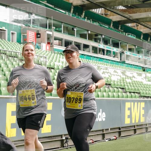 13.09.2026 - 21. swb-Marathon Bremen Michael Burmester http://msf.ph/oto/10427479 13.09.2026 10:51:43 Laufen im Stadion 10387, 10533, 10534, 10573, 10627, 10650, 10967, 10968, 11017, 11025, 11161, 11195, 11266, 11341, 11352, 11444, 11496, 11538, 11807, 12377, 12408, 12535, 12546, 10264, 10292, 10407, 10413, 10440, 10732, 10754, 10789, 10925, 11104, 11262, 11423, 11443, 11541, 11663, 11698, 11980, 12083, 12157, 12340, 12444, 12471, 12472, 12542, 12561 meine-sportfotos.de