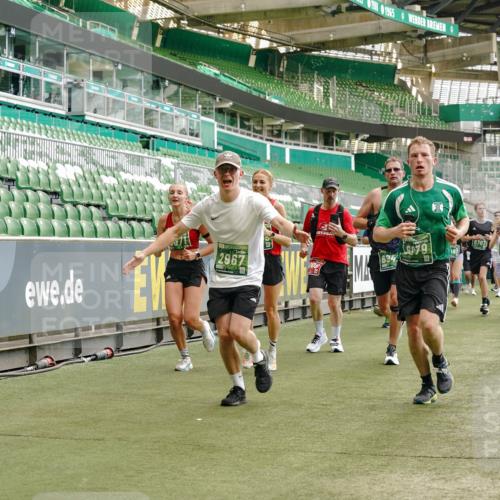 13.09.2026 - 21. swb-Marathon Bremen Michael Burmester http://msf.ph/oto/10427492 13.09.2026 13:02:35 Laufen im Stadion 150, 282, 440, 531, 722, 762, 930, 936, 940, 946, 1006, 1014, 1067, 1163, 1250, 1436, 1448, 1460, 1582, 1611, 1896, 2033, 2047, 2062, 2276, 2292, 2345, 2364, 2378, 2421, 2491, 2513, 2638, 2666, 2668, 2779, 2900, 2987, 3013, 3044, 3114, 3135, 3163, 3164, 3187, 3248, 3258, 3294, 3334, 3360, 3372, 3374, 3375, 3392, 3460, 3496, 3526, 3527, 3576, 3585, 3603, 3667, 3721, 3806, 3852, 3893, 3938, 3970, 3983, 4000, 4077, 4133, 4506, 4558 meine-sportfotos.de