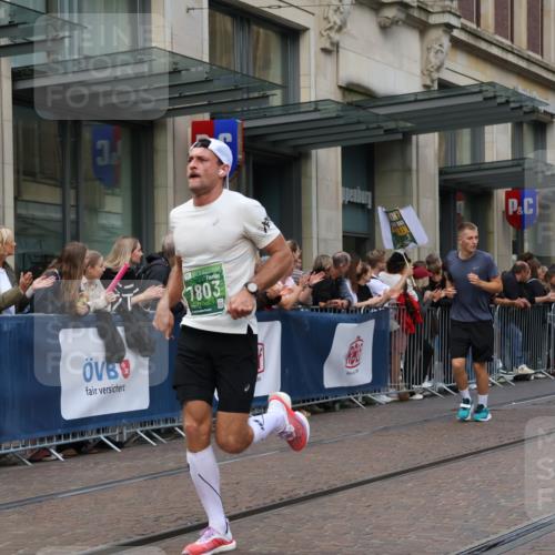 13.09.2026 - 21. swb-Marathon Bremen Strokosch-Dieckow http://msf.ph/oto/10427497 13.09.2026 13:07:21 Ziel 819, 969, 2135, 4732, 4852, 4990, 5570, 5976, 7558, 7803, 8060, 8467, 8611, 8737, 9035, 9356, 1540, 1863, 2706, 3043, 3118, 3794, 3973, 4743, 4808, 6053, 7636, 7876, 8098, 8980, 9708, 9927 meine-sportfotos.de