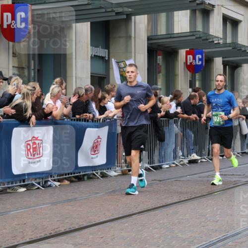 13.09.2026 - 21. swb-Marathon Bremen Strokosch-Dieckow http://msf.ph/oto/10427510 13.09.2026 13:07:22 Ziel 819, 969, 2135, 4732, 4852, 4990, 5570, 5976, 7558, 7803, 8060, 8467, 8611, 8737, 9035, 9356, 1540, 1863, 2706, 3043, 3118, 3794, 3973, 4743, 4808, 6053, 7636, 7876, 8098, 8980, 9927 meine-sportfotos.de