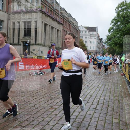 13.09.2026 - Kiel Lauf Yannick Fuchs http://msf.ph/oto/10427566 13.09.2026 11:06:49 Ziel 2041, 3213, 5565, 6931, 7145, 7329, 8029, 8704, 8822, 9467, 9729, 11559, 219, 458, 560, 631, 710, 805, 824, 2179, 3201, 3712, 3966, 4095, 4312, 4421, 4614, 5141, 5403, 5435, 6124, 6125, 6754, 7008, 7664, 8299, 8400, 8429, 9022, 9182, 9781, 9830, 10143, 10329, 10497, 10537, 10545, 10841, 11900, 12188, 12195, 1294, 1894, 3004, 3401, 4683, 4945, 5527, 6541, 6734, 7741, 8911, 9218, 10591, 10977, 824, 3966, 8163, 8400, 9781 meine-sportfotos.de