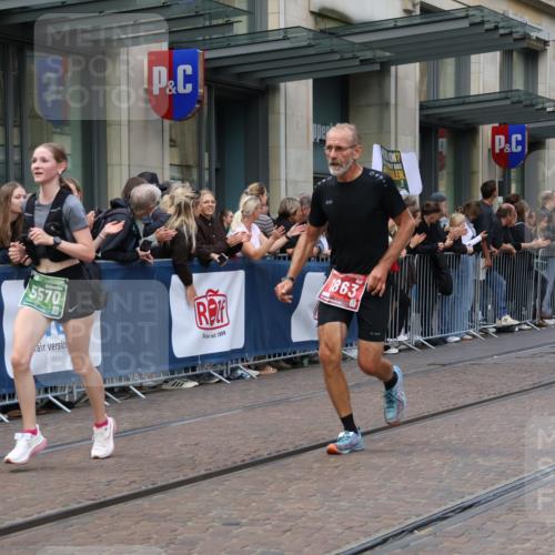 13.09.2026 - 21. swb-Marathon Bremen Strokosch-Dieckow http://msf.ph/oto/10427623 13.09.2026 13:07:26 Ziel 819, 969, 2135, 4732, 4852, 4990, 5570, 5976, 7558, 7803, 8611, 8737, 9035, 9356, 1540, 1863, 2706, 3043, 3118, 4743, 4808, 6053, 7636, 7876, 8060, 8098, 8467, 8980, 9927 meine-sportfotos.de