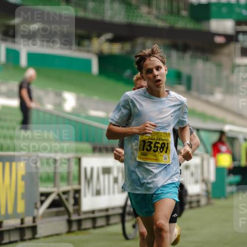 13.09.2026 - 21. swb-Marathon Bremen Michael Burmester http://msf.ph/oto/10427634 13.09.2026 10:18:23 Laufen im Stadion 11652, 12457, 12458, 13504, 13510, 13522, 13533, 13534, 13536, 13543, 13550, 13554, 13561, 13564, 13569, 13571, 13572, 13573, 13576, 13579, 13581, 13582, 13599, 13602, 13603, 13604, 13618, 13622, 13630, 13632, 13638, 13639, 13643, 13525, 13627 meine-sportfotos.de