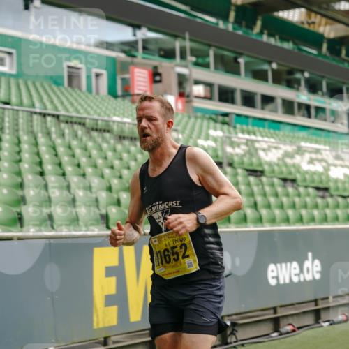 13.09.2026 - 21. swb-Marathon Bremen Michael Burmester http://msf.ph/oto/10427674 13.09.2026 10:18:33 Laufen im Stadion 10475, 11481, 11652, 12457, 12458, 13504, 13522, 13533, 13534, 13536, 13543, 13550, 13554, 13561, 13564, 13569, 13571, 13572, 13573, 13576, 13581, 13582, 13599, 13602, 13603, 13604, 13618, 13622, 13630, 13632, 13638, 13639, 13643, 13525, 13627 meine-sportfotos.de
