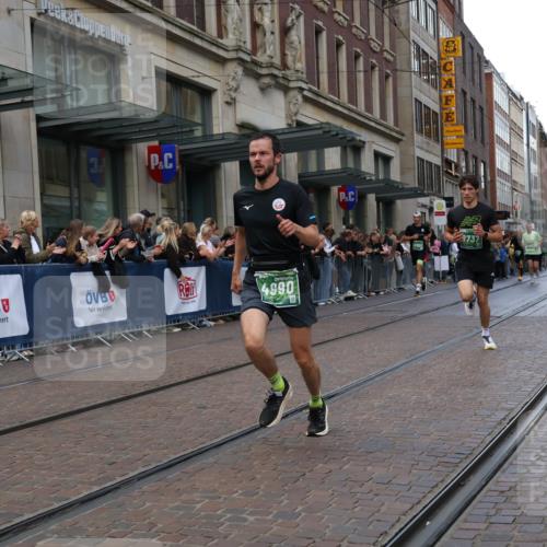 13.09.2026 - 21. swb-Marathon Bremen Strokosch-Dieckow http://msf.ph/oto/10427678 13.09.2026 13:07:28 Ziel 819, 969, 2135, 4732, 4852, 4990, 5570, 5976, 7558, 7803, 8611, 8737, 9035, 9356, 13160, 1540, 1863, 2706, 3043, 3118, 4743, 4808, 6053, 7636, 7876, 8060, 8098, 8467, 8980, 9927 meine-sportfotos.de