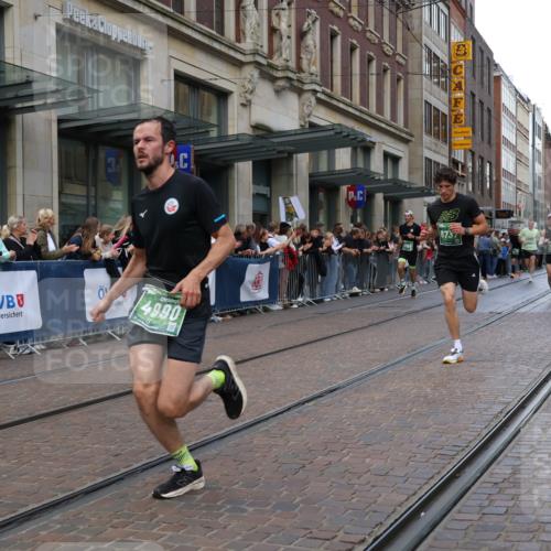 13.09.2026 - 21. swb-Marathon Bremen Strokosch-Dieckow http://msf.ph/oto/10427691 13.09.2026 13:07:29 Ziel 819, 969, 2135, 4732, 4852, 4990, 5570, 5976, 7558, 7803, 8611, 8737, 9035, 9356, 13160, 1863, 2706, 3043, 3118, 4743, 4808, 6053, 7636, 7803, 7876, 8060, 8098, 8467, 8980, 9927 meine-sportfotos.de