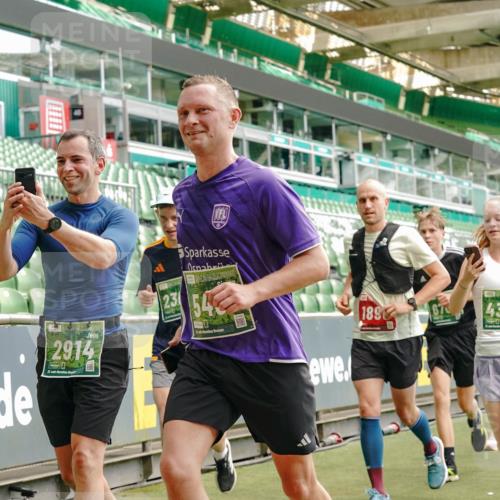 13.09.2026 - 21. swb-Marathon Bremen Michael Burmester http://msf.ph/oto/10427713 13.09.2026 13:02:40 Laufen im Stadion 150, 282, 531, 596, 722, 762, 930, 936, 940, 946, 1006, 1014, 1067, 1163, 1250, 1436, 1448, 1458, 1460, 1582, 1611, 1896, 2033, 2047, 2062, 2276, 2292, 2345, 2364, 2378, 2421, 2491, 2513, 2625, 2638, 2666, 2668, 2779, 2900, 2934, 2987, 3013, 3044, 3114, 3135, 3163, 3164, 3187, 3248, 3258, 3294, 3334, 3360, 3372, 3374, 3392, 3460, 3496, 3510, 3526, 3527, 3576, 3585, 3597, 3603, 3667, 3721, 3806, 3846, 3852, 3859, 3893, 3938, 3970, 3983, 4000, 4077, 4133, 4506, 4558 meine-sportfotos.de