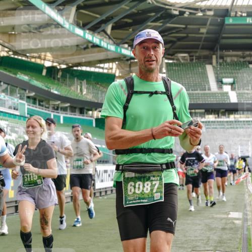 13.09.2026 - 21. swb-Marathon Bremen Michael Burmester http://msf.ph/oto/10427742 13.09.2026 13:25:56 Laufen im Stadion 202, 213, 294, 390, 505, 530, 543, 645, 723, 815, 818, 833, 966, 1077, 1283, 1410, 1443, 1459, 1473, 1487, 1491, 1504, 1515, 1530, 1561, 1618, 1744, 1828, 1830, 1953, 2058, 2059, 2211, 2267, 2271, 2273, 2298, 2308, 2354, 2382, 2384, 2428, 2497, 2506, 2508, 2554, 2558, 2576, 2591, 2592, 2644, 2656, 2675, 2752, 2762, 2817, 2833, 2878, 2896, 2965, 2970, 2981, 3005, 3047, 3062, 3084, 3097, 3142, 3172, 3211, 3259, 3306, 3329, 3359, 3390, 3433, 3629 meine-sportfotos.de