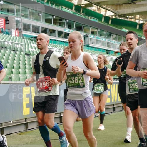 13.09.2026 - 21. swb-Marathon Bremen Michael Burmester http://msf.ph/oto/10427762 13.09.2026 13:02:41 Laufen im Stadion 150, 282, 531, 596, 722, 762, 930, 936, 940, 946, 1006, 1014, 1067, 1163, 1250, 1436, 1448, 1458, 1460, 1582, 1611, 1896, 2033, 2047, 2062, 2276, 2292, 2345, 2364, 2378, 2421, 2513, 2625, 2638, 2666, 2668, 2779, 2900, 2934, 2987, 3013, 3044, 3114, 3135, 3163, 3164, 3187, 3248, 3258, 3294, 3334, 3360, 3372, 3374, 3392, 3460, 3496, 3510, 3526, 3527, 3576, 3585, 3597, 3603, 3667, 3721, 3806, 3846, 3852, 3859, 3893, 3938, 3970, 3983, 4000, 4077, 4133, 4506, 4558 meine-sportfotos.de