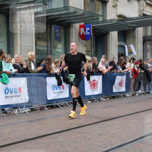 13.09.2026 - 21. swb-Marathon Bremen Strokosch-Dieckow http://msf.ph/oto/10427832 13.09.2026 13:07:35 Ziel 969, 4732, 4852, 4990, 6692, 7558, 8737, 9356, 13091, 13160, 819, 2135, 2706, 3043, 3118, 4743, 4808, 4990, 5570, 5976, 7803, 8060, 8098, 8467, 8611, 8980, 9035 meine-sportfotos.de