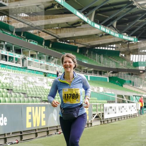 13.09.2026 - 21. swb-Marathon Bremen Michael Burmester http://msf.ph/oto/10427841 13.09.2026 10:52:22 Laufen im Stadion 10317, 10387, 10533, 10534, 10650, 10967, 10968, 11017, 11025, 11161, 11195, 11341, 11352, 11444, 11496, 11538, 11807, 12377, 12408, 12416, 12535, 12546, 10264, 10292, 10407, 10413, 10440, 10732, 10754, 10789, 10925, 11104, 11254, 11262, 11423, 11443, 11541, 11698, 11712, 11851, 11942, 11980, 12083, 12440, 12444, 12471, 12472, 12542, 12561 meine-sportfotos.de