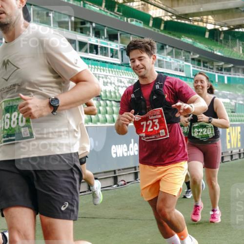 13.09.2026 - 21. swb-Marathon Bremen Michael Burmester http://msf.ph/oto/10427848 13.09.2026 13:25:59 Laufen im Stadion 202, 213, 294, 390, 505, 530, 543, 645, 723, 815, 818, 833, 966, 1077, 1283, 1410, 1443, 1459, 1473, 1487, 1491, 1504, 1515, 1530, 1561, 1618, 1744, 1828, 1830, 1953, 2058, 2059, 2211, 2267, 2271, 2273, 2298, 2308, 2309, 2354, 2382, 2384, 2428, 2497, 2506, 2508, 2554, 2558, 2576, 2582, 2591, 2592, 2644, 2656, 2675, 2752, 2762, 2817, 2833, 2878, 2896, 2965, 2970, 2981, 3005, 3047, 3062, 3084, 3097, 3142, 3172, 3211, 3259, 3306, 3329, 3359, 3390, 3433, 3629 meine-sportfotos.de