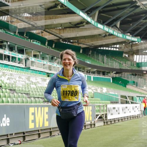 13.09.2026 - 21. swb-Marathon Bremen Michael Burmester http://msf.ph/oto/10427851 13.09.2026 10:52:22 Laufen im Stadion 10317, 10387, 10533, 10534, 10650, 10967, 10968, 11017, 11025, 11161, 11195, 11341, 11352, 11444, 11496, 11538, 11807, 12377, 12408, 12416, 12535, 12546, 10264, 10292, 10407, 10413, 10440, 10732, 10754, 10789, 10925, 11104, 11254, 11262, 11423, 11443, 11541, 11698, 11712, 11851, 11942, 11980, 12083, 12440, 12444, 12471, 12472, 12542, 12561 meine-sportfotos.de