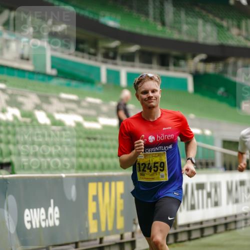 13.09.2026 - 21. swb-Marathon Bremen Michael Burmester http://msf.ph/oto/10427879 13.09.2026 10:18:53 Laufen im Stadion 10366, 10475, 11481, 11652, 12457, 12458, 13504, 13530, 13533, 13534, 13536, 13541, 13543, 13550, 13554, 13561, 13564, 13571, 13572, 13573, 13581, 13582, 13599, 13602, 13603, 13604, 13618, 13622, 13630, 13632, 13638, 13639, 13643, 13525, 13627 meine-sportfotos.de