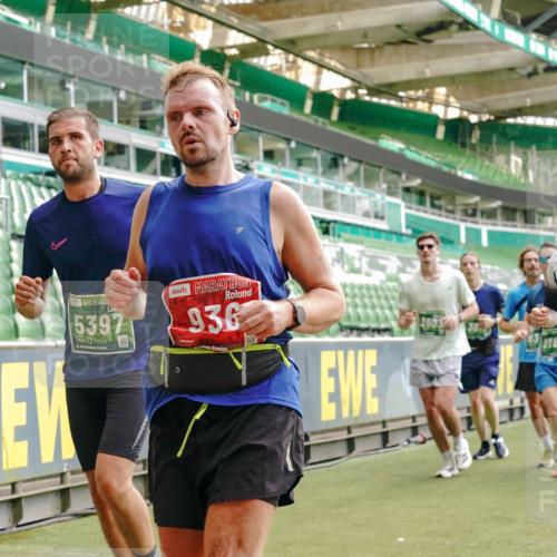 13.09.2026 - 21. swb-Marathon Bremen Michael Burmester http://msf.ph/oto/10427887 13.09.2026 13:02:43 Laufen im Stadion 150, 282, 531, 596, 722, 762, 930, 936, 940, 946, 1006, 1014, 1067, 1163, 1250, 1436, 1448, 1458, 1460, 1582, 1611, 1896, 2033, 2047, 2062, 2276, 2292, 2345, 2364, 2378, 2421, 2434, 2513, 2625, 2638, 2666, 2668, 2779, 2900, 2934, 2987, 3013, 3044, 3114, 3135, 3163, 3164, 3187, 3248, 3258, 3294, 3334, 3360, 3372, 3374, 3392, 3460, 3496, 3510, 3527, 3576, 3585, 3597, 3603, 3667, 3721, 3806, 3846, 3852, 3859, 3893, 3938, 3970, 3983, 4000, 4077, 4133, 4506, 4558 meine-sportfotos.de