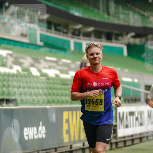 13.09.2026 - 21. swb-Marathon Bremen Michael Burmester http://msf.ph/oto/10427889 13.09.2026 10:18:53 Laufen im Stadion 10366, 10475, 11481, 11652, 12457, 12458, 13504, 13530, 13533, 13534, 13536, 13541, 13543, 13550, 13554, 13561, 13564, 13571, 13572, 13573, 13581, 13582, 13599, 13602, 13603, 13604, 13618, 13622, 13630, 13632, 13638, 13639, 13643, 13525, 13627 meine-sportfotos.de